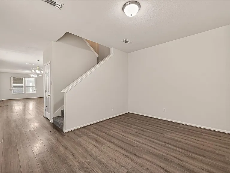 13915 Maleewan Ln — Photo 8