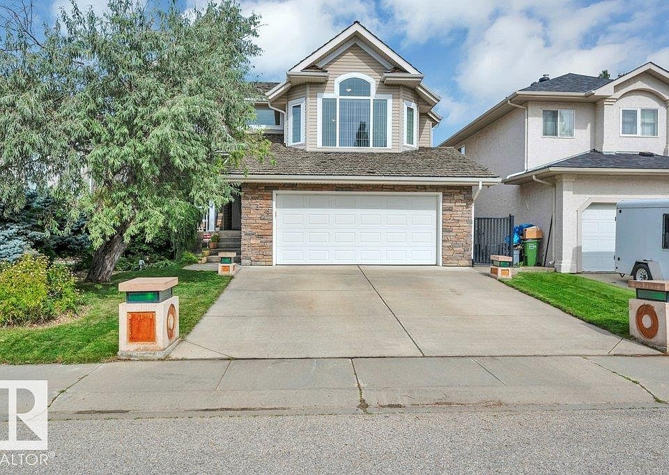 1st image of 739 Haliburton Cres NW