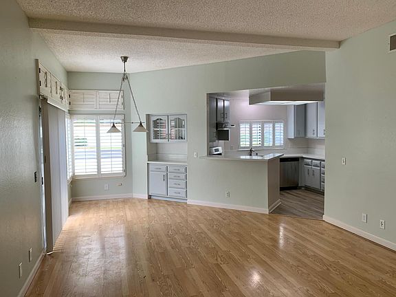 2nd image of 26 Willowcrest Ln