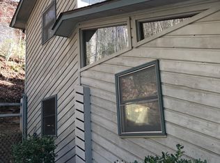 200 Creekside Dr, Maggie Valley, NC 28751
