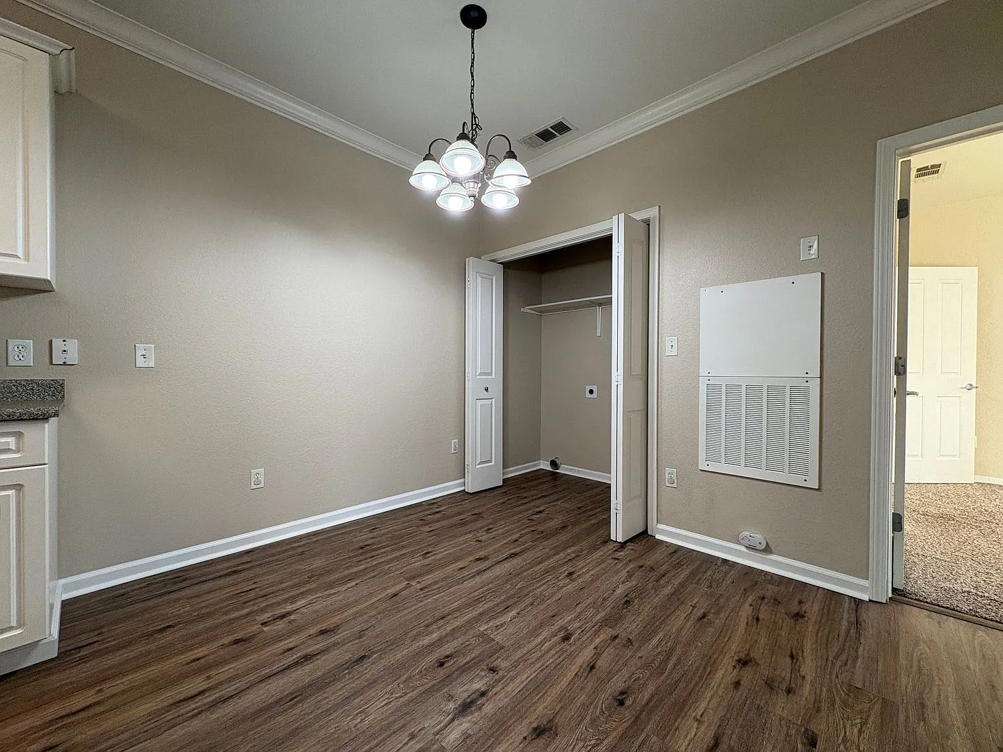One Bed Condo in Gated Davis Oaks Community — Photo 4