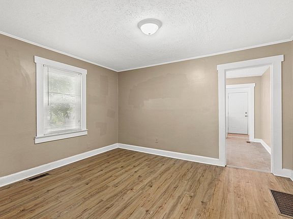 5th image of 147 Beaumont Ave