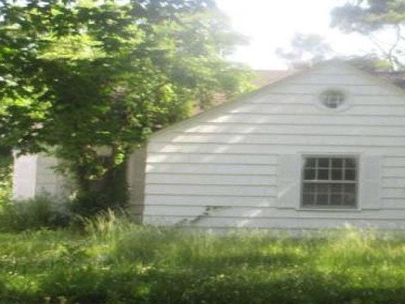3rd image of 1012 Holly St