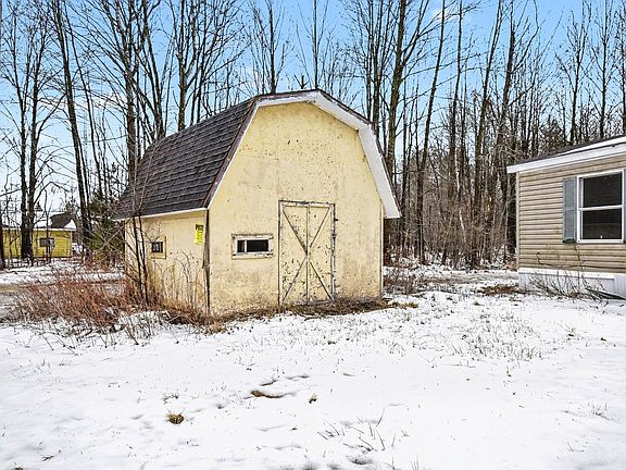 5th image of 1769 Bentley Rd