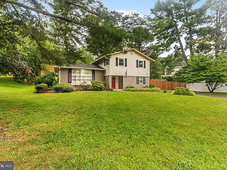 6901 Murray Ln — Photo 3