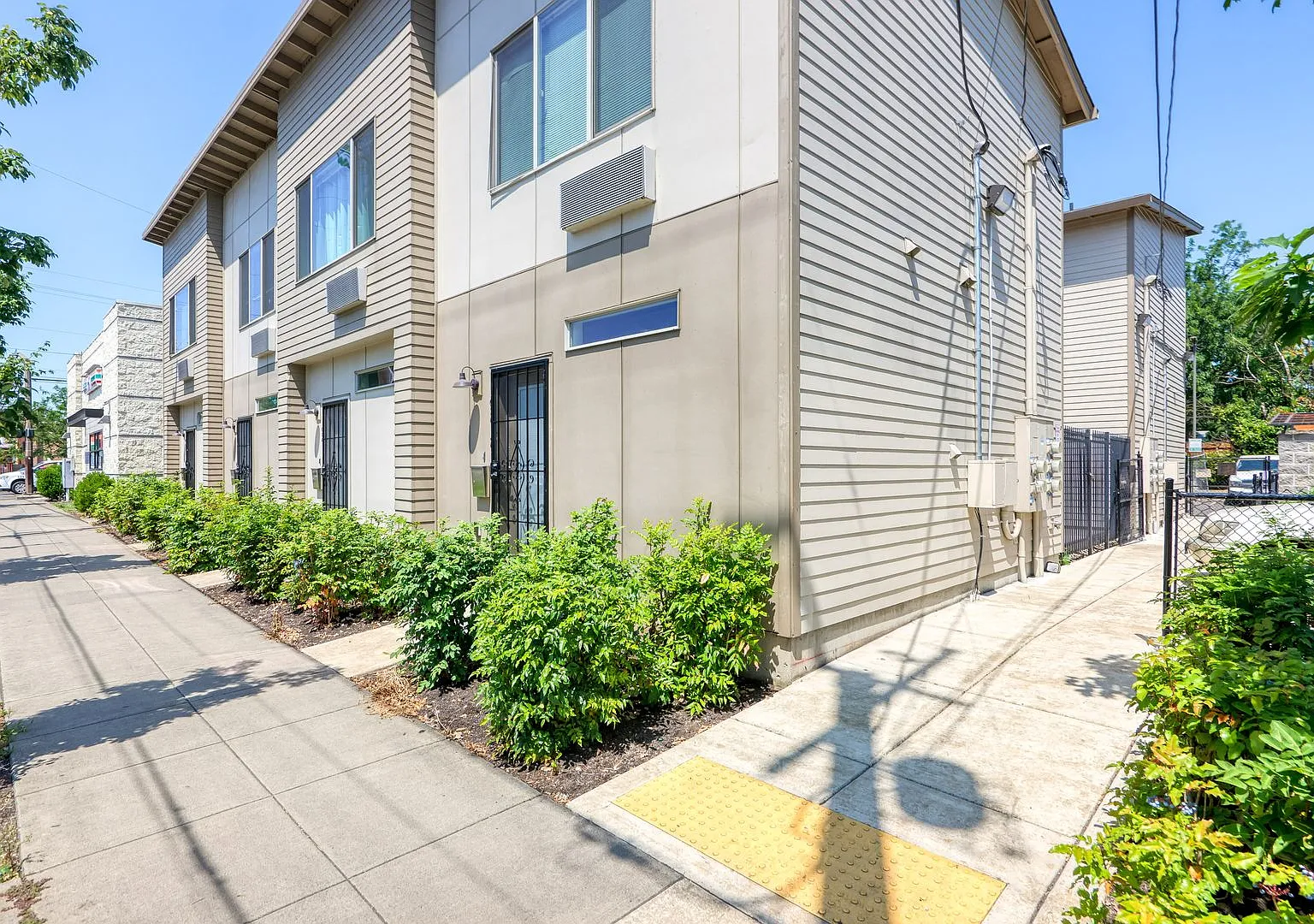 Holgate 8 Apartments — Photo 4