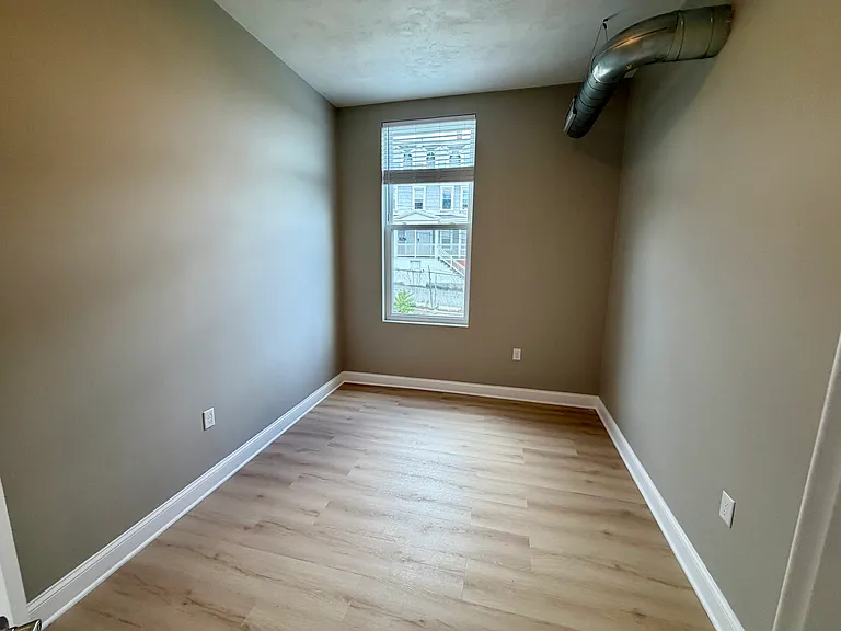 347-355 Main St #7 — Photo 7