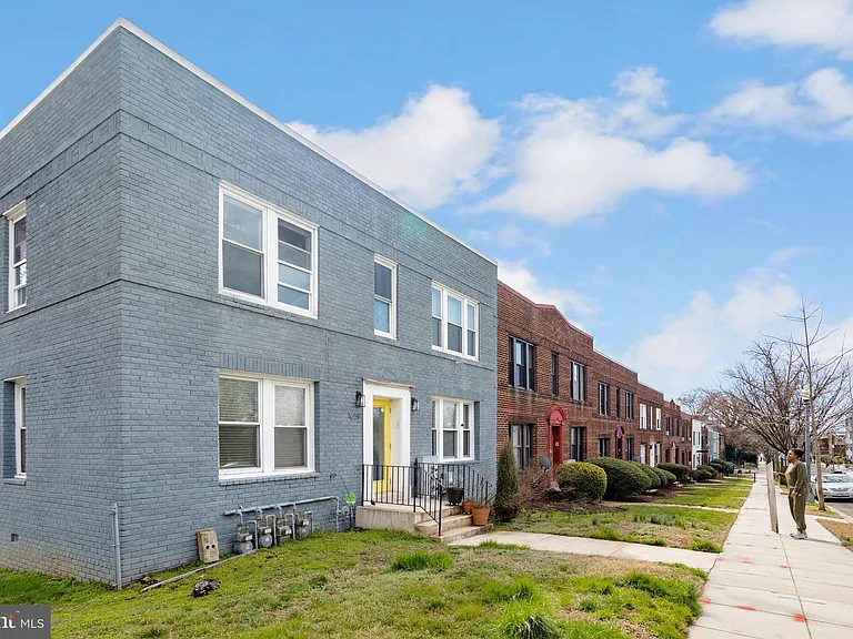 1659 Holbrook St NE #1 — Photo 2