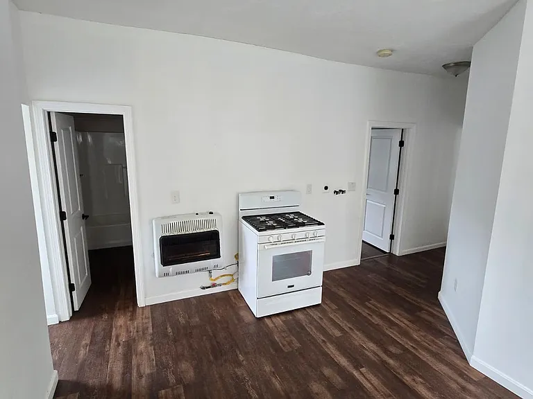 38 Fox St #3 — Photo 11
