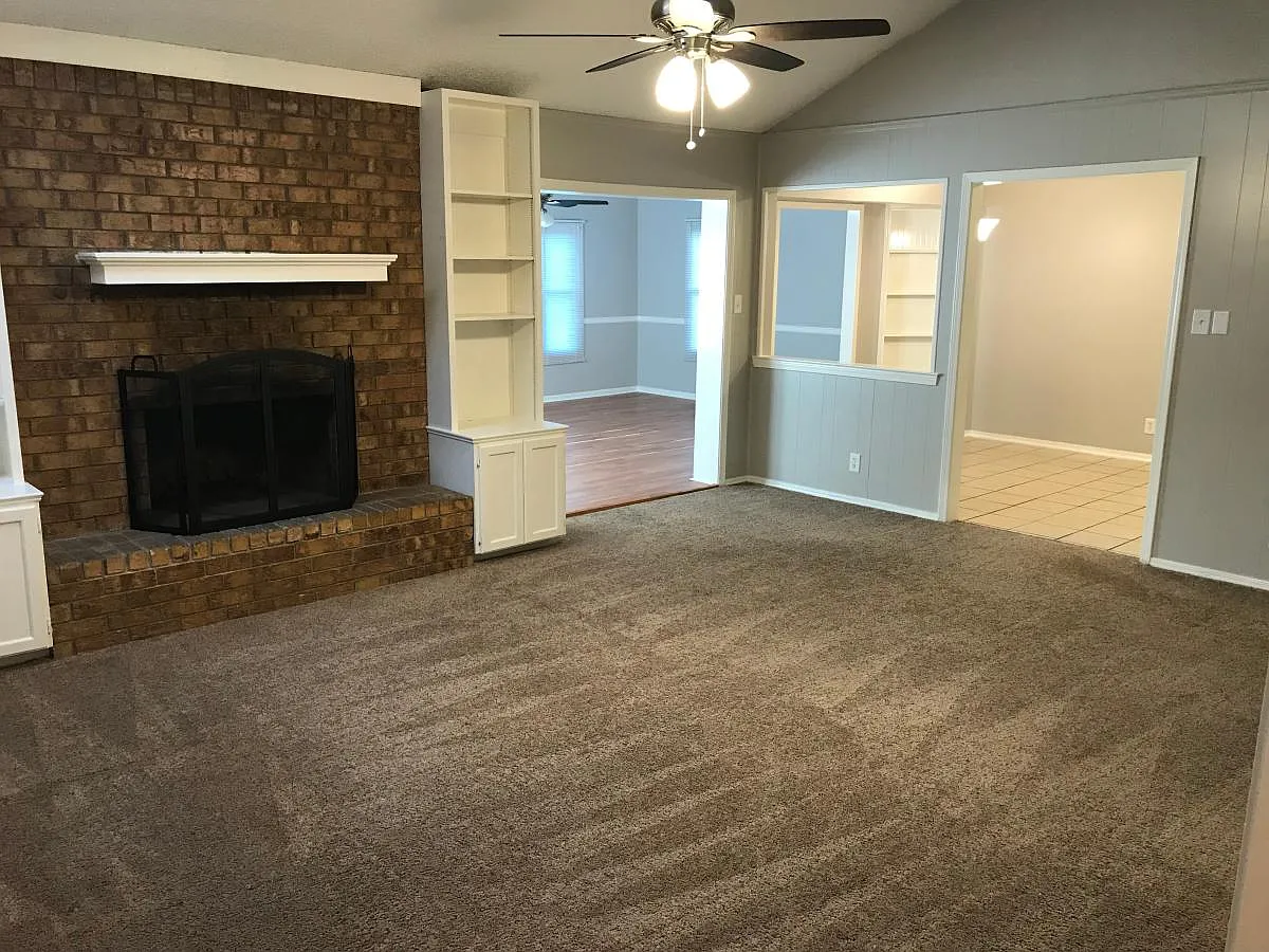 3 bed, 1795 sqft, $2,275 — Photo 3