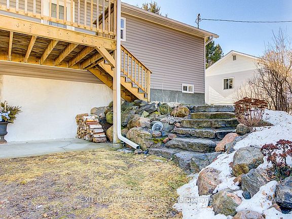 3rd image of 39090 Combermere Rd