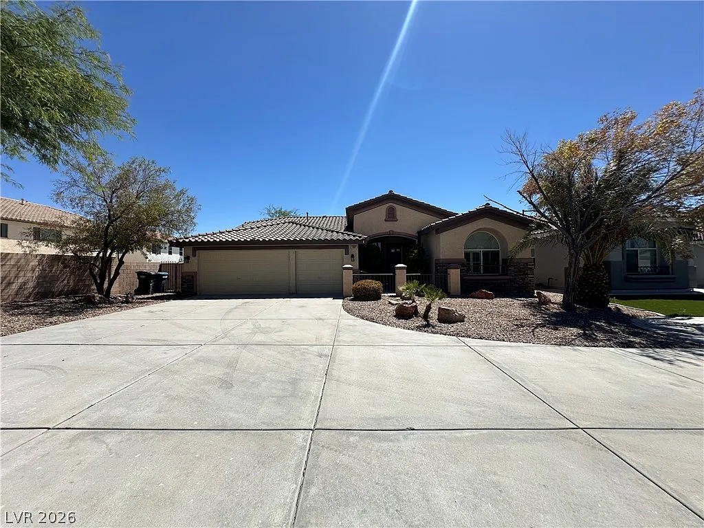 4 bed, 2.5 bath, 2689 sqft, $2,445 — Photo 1