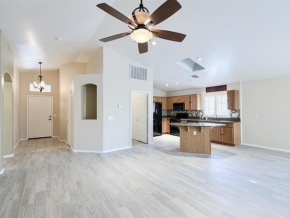 4th image of 252 S Oakland