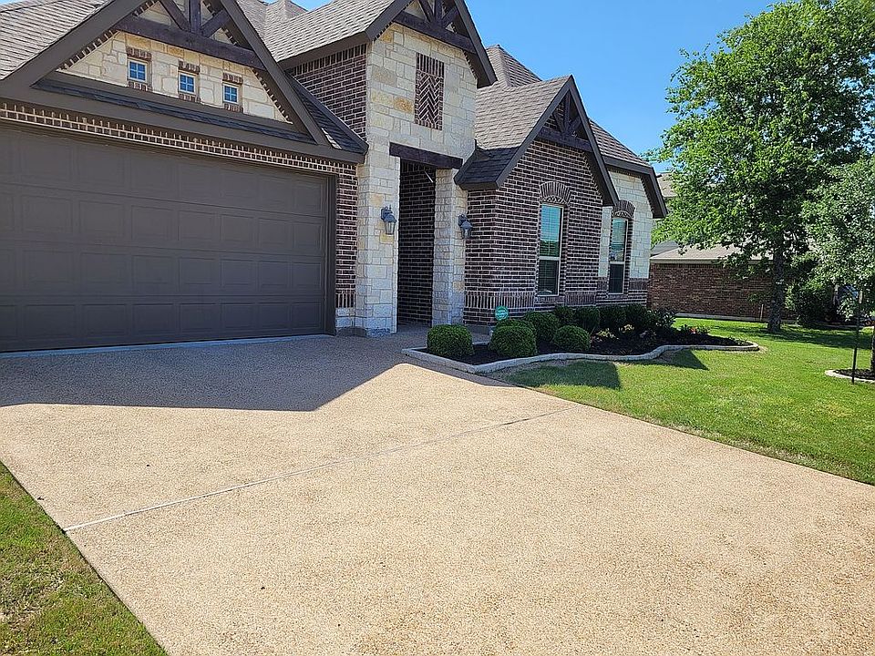 1st image of 224 Woodhaven Trl