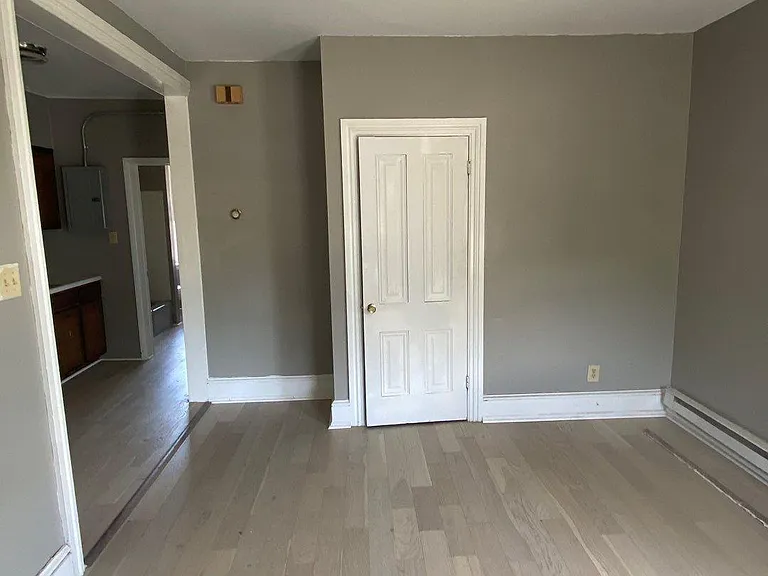 101 N George St — Photo 13