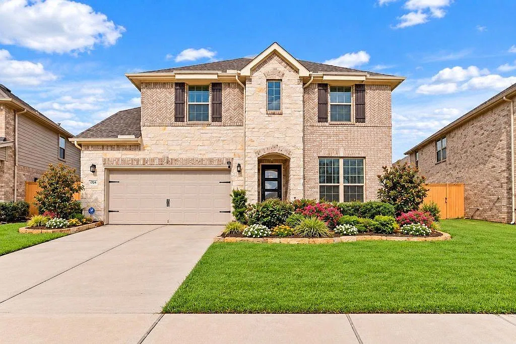 5 bed, 4.0 bath, 3300 sqft, $3,800 — Photo 4