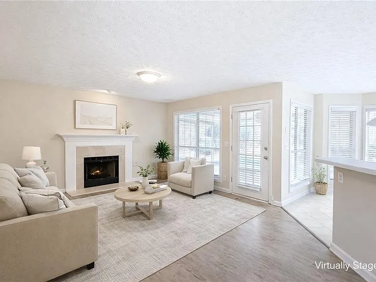 710 Suwanee Lakes Cir — Photo 6