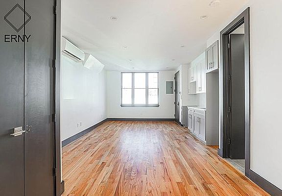 2nd image of 960 Pacific St #2H
