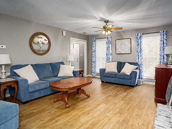 5th image of 310 Cloverleaf Cir