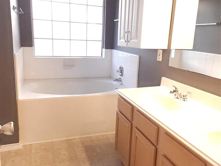 3827 Brook Garden Ln — Photo 4