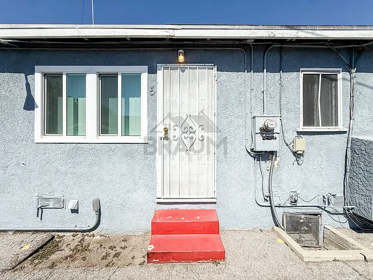 15550 Vanowen St — Photo 31