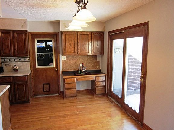5th image of 1310 Thornwood Dr