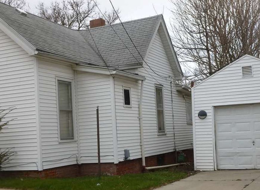 2nd image of 319 Dale St
