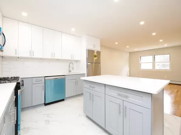 18652 139th Ave, Springfield Gardens, NY 11413