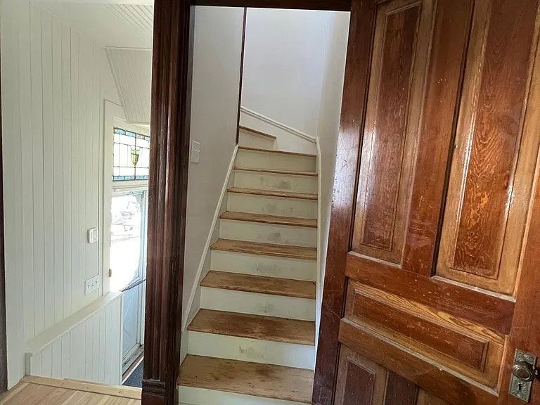400 N Sherman St — Photo 2