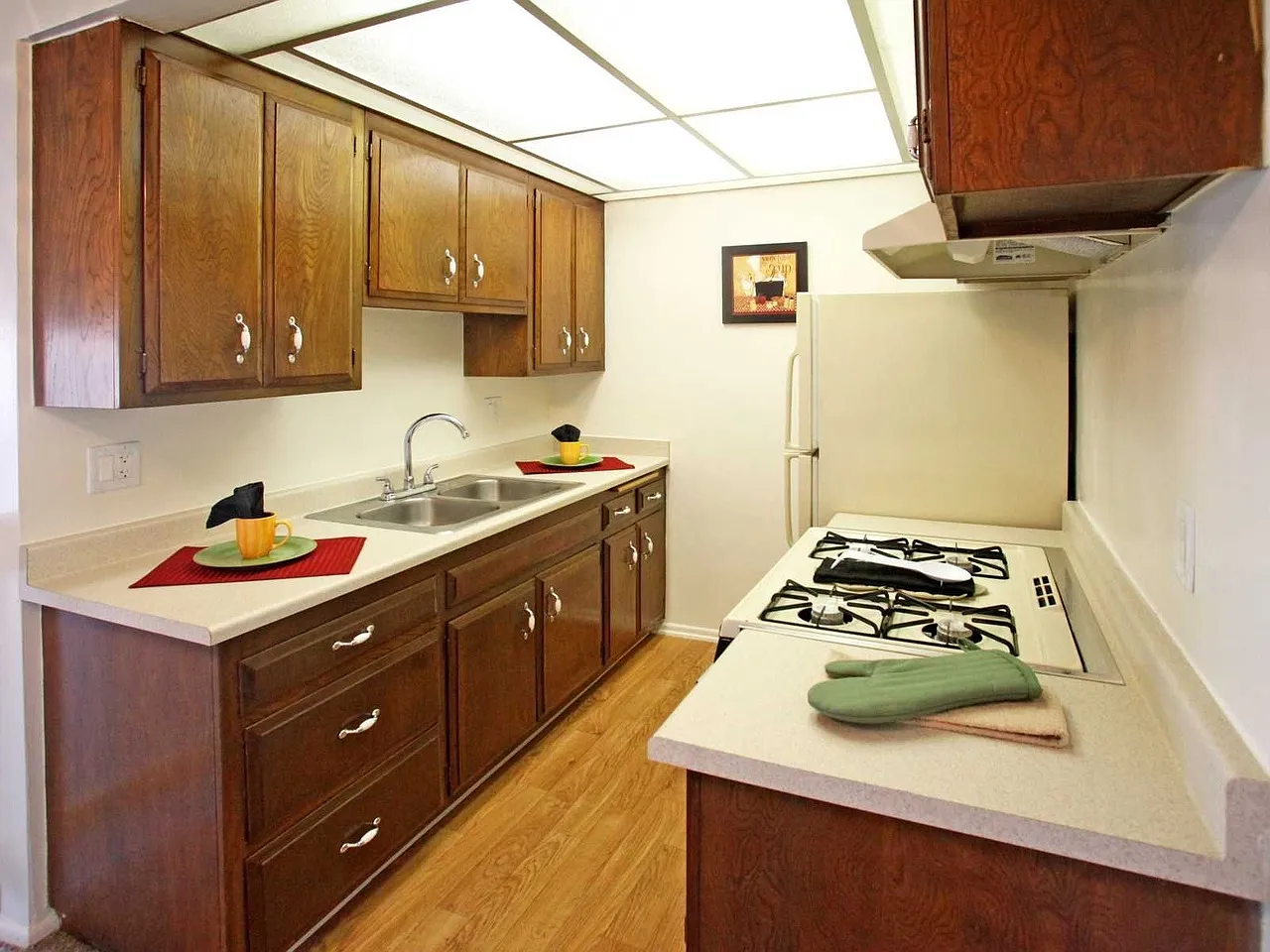Sycamore Apartments — Photo 2