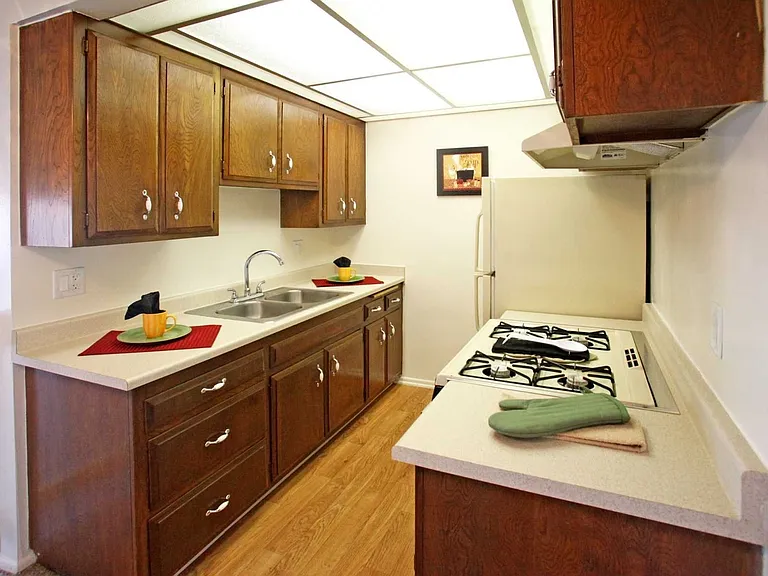 Sycamore Apartments — Photo 3