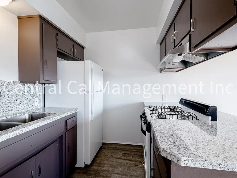 4008 Fishering Drive — Photo 10