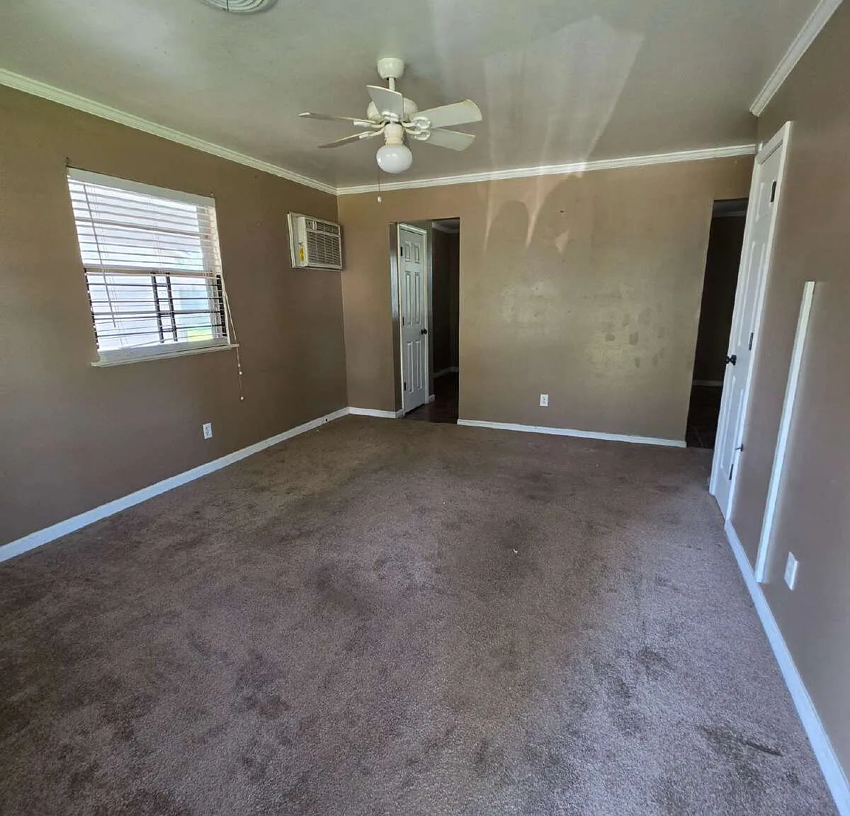 3 bed, 1.0 bath, 884 sqft, $1,100 — Photo 2