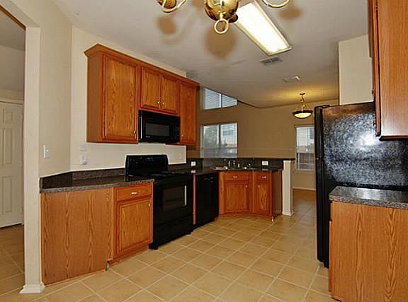 5th image of 8513 Hunters Trace Ln