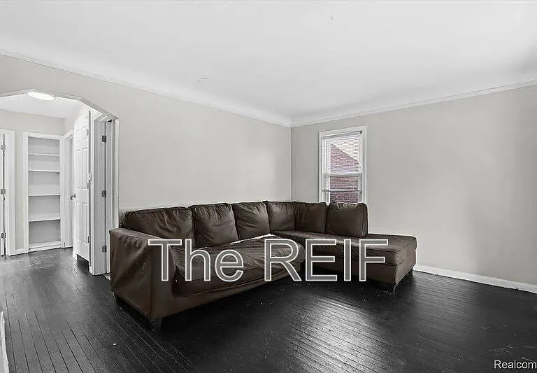20045 Greenlawn St — Photo 1