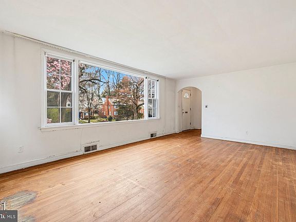 3rd image of 1327 Leegate Rd NW