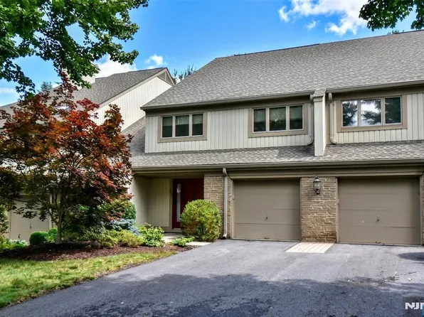 281 E Vista View Dr, Mahwah, NJ 07430