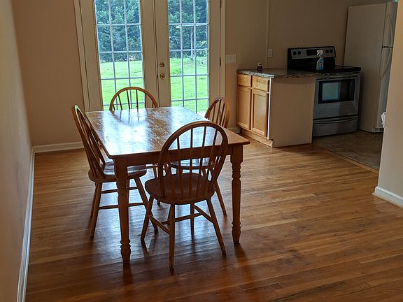 5th image of 104 Southgate Cir