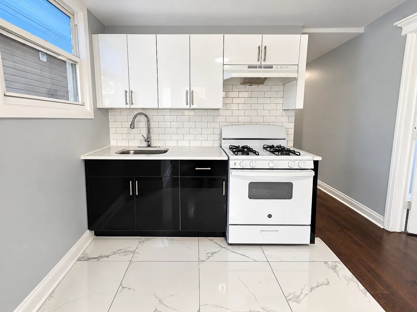 4 bed, 1350 sqft, $2,145 — Photo 1