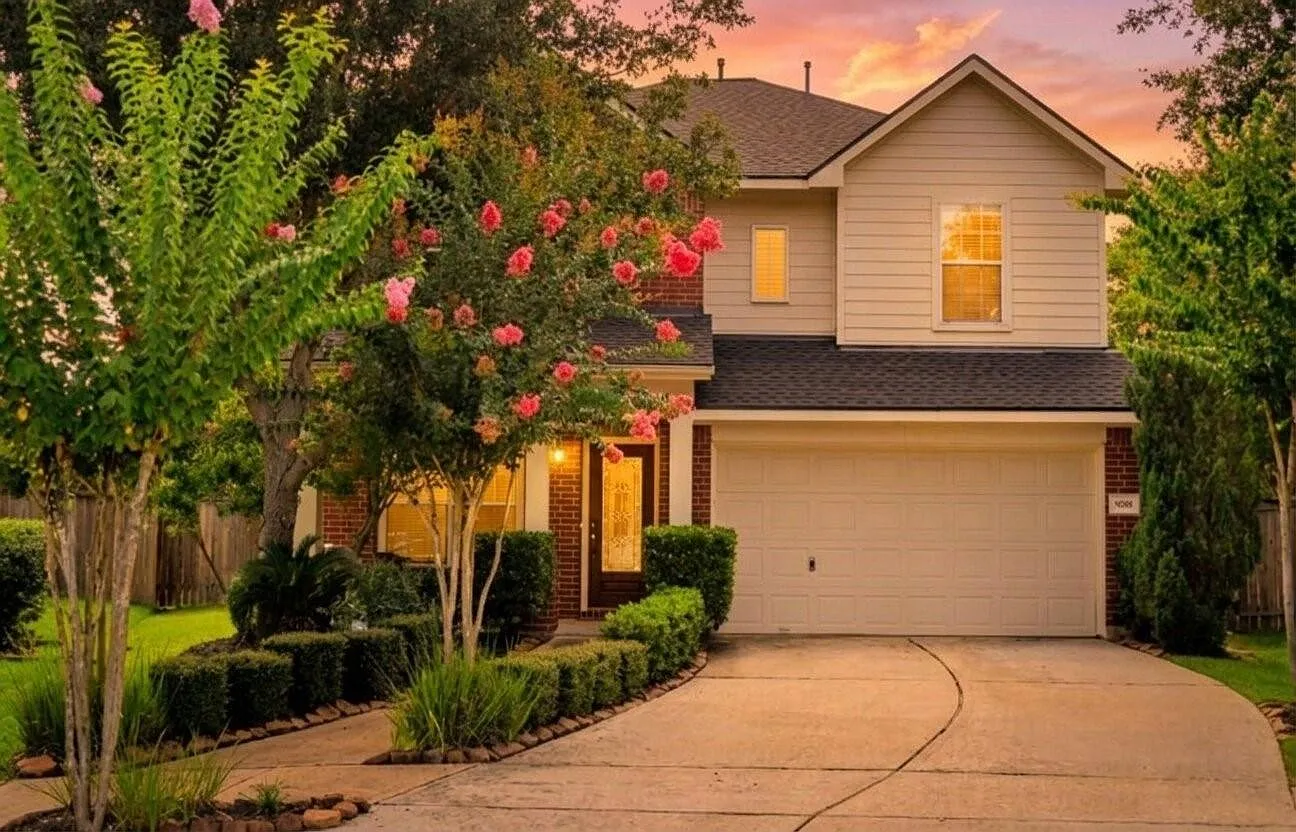3 bed, 2.5 bath, 2543 sqft, $2,800 — Photo 2