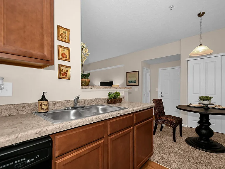 Crosspoint Apartments — Photo 15