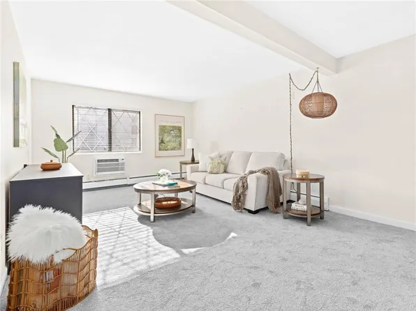 132 Hoffman Ave APT 207, Cranston, RI 02920