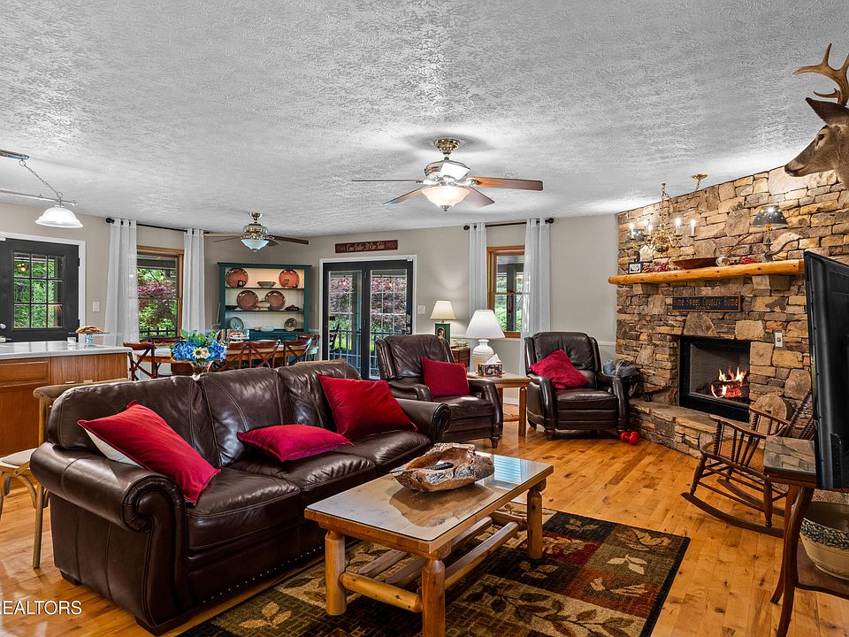 16th image of 1043 Reagan Springs Rd