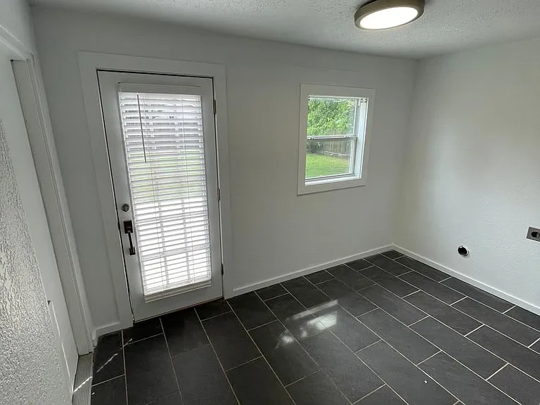 2257 S Florence Ave — Photo 26