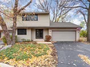 1598 Kirkwood Dr, Geneva, IL 60134