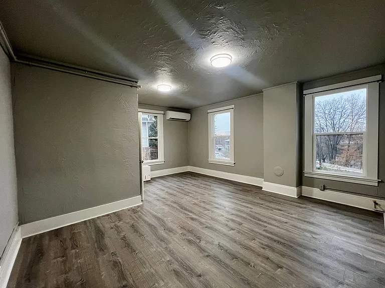 401 NW Bailey Ave #102 — Photo 13