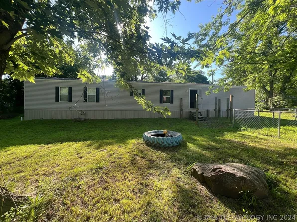 315 S Cherokee St, Stilwell, OK 74960