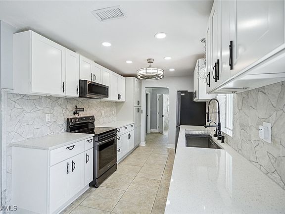 3rd image of 1832 Flamingo Dr