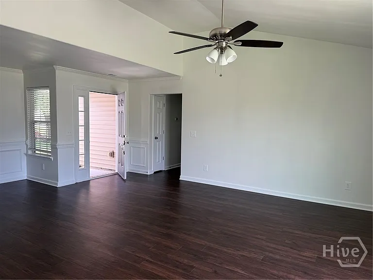 173 Willow Point Cir — Photo 2