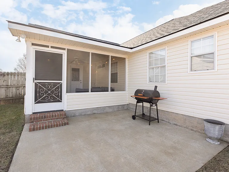 208 Falkirk Dr — Photo 72